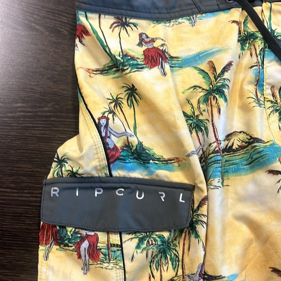 Ripcurl Hula Girl Boardshorts Sz 38 - Picture 2 of 4